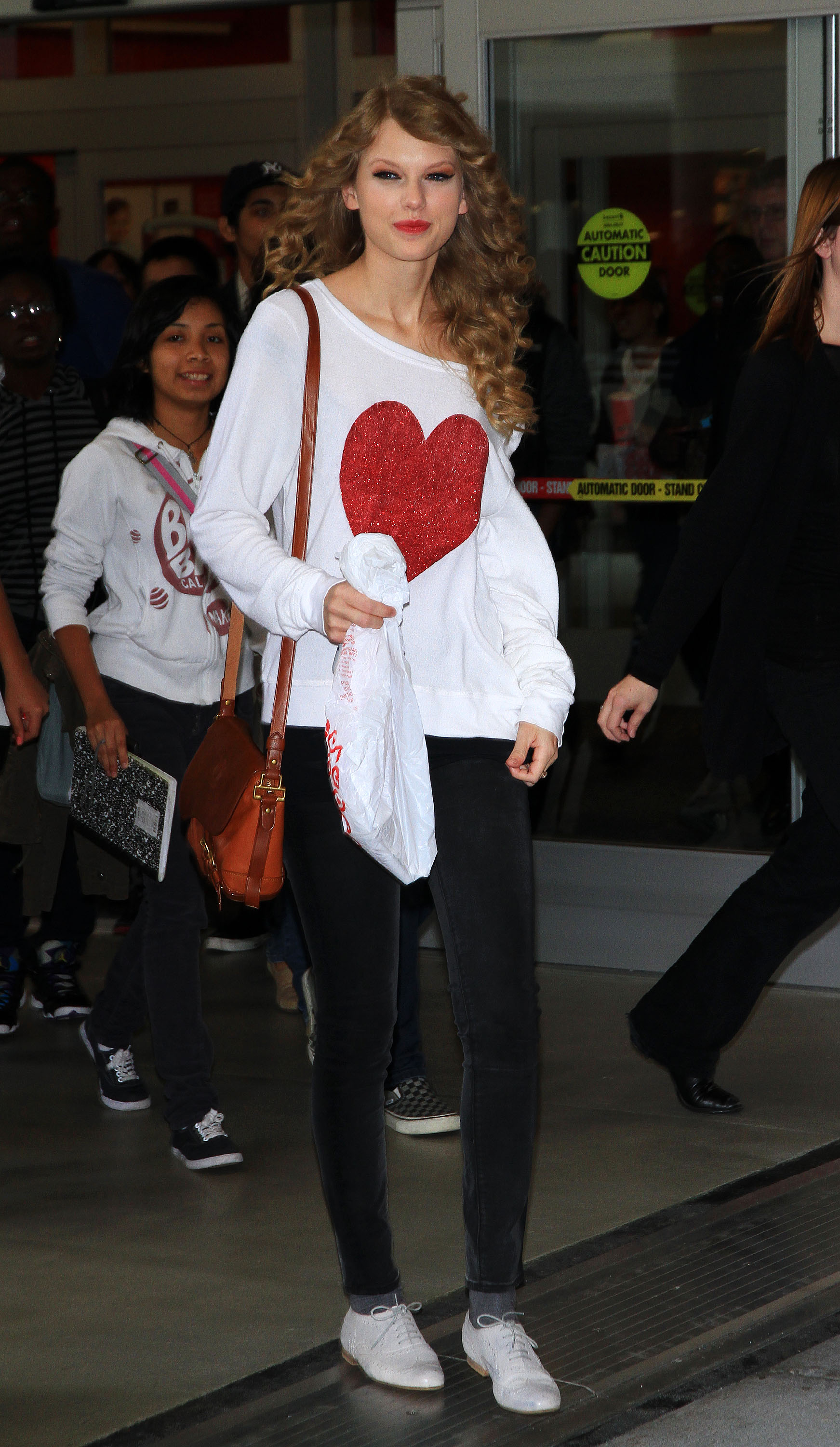Taylor Swift Buying her album at Target in New York City October 25, 2010 | TAYLOR ...
